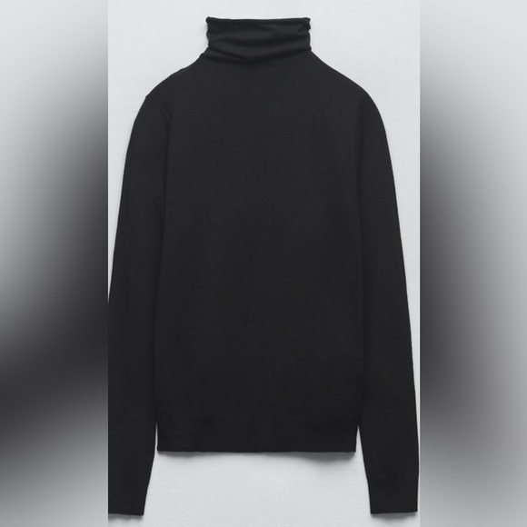 Zara Black Turtle Neck Sweater with Gold toned Buttons at the cuff Sz S - Picture 4 of 7